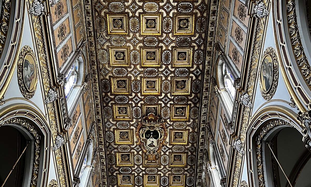 Il soffitto della Basilica di San Domenico Maggiore a Napoli: storia, arte e simboli di un capolavoro barocco