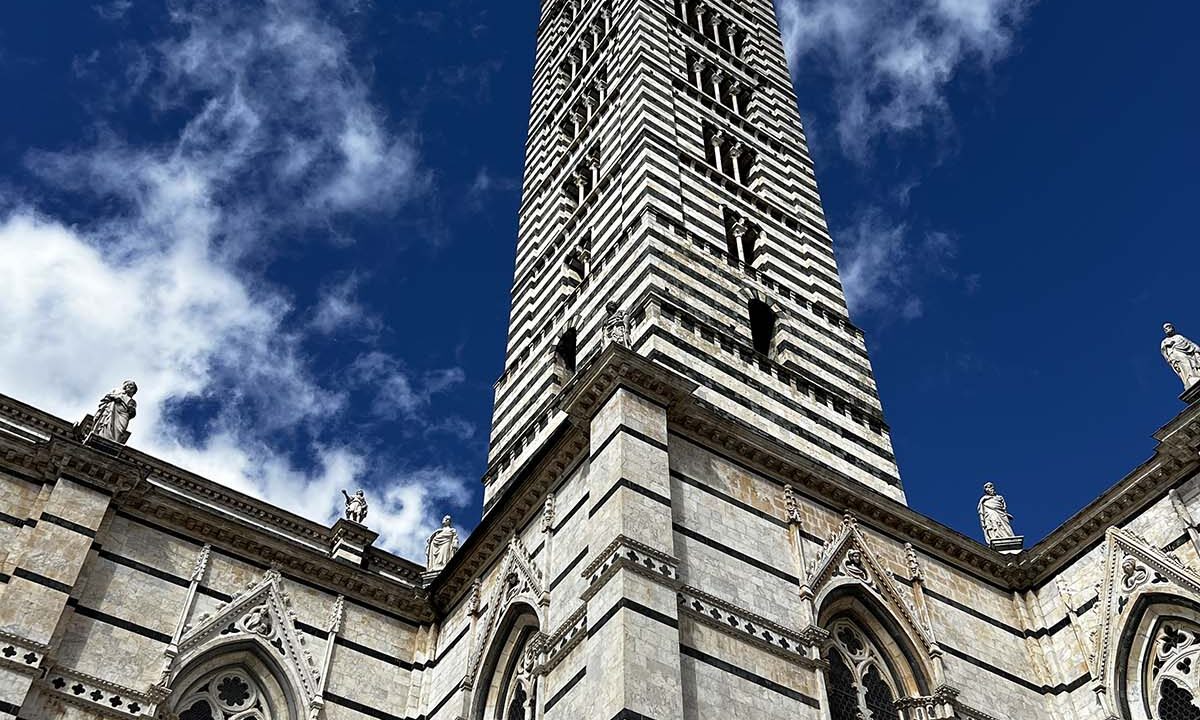 Siena, il campanile del Duomo: altezza, storia e caratteristiche della torre campanaria